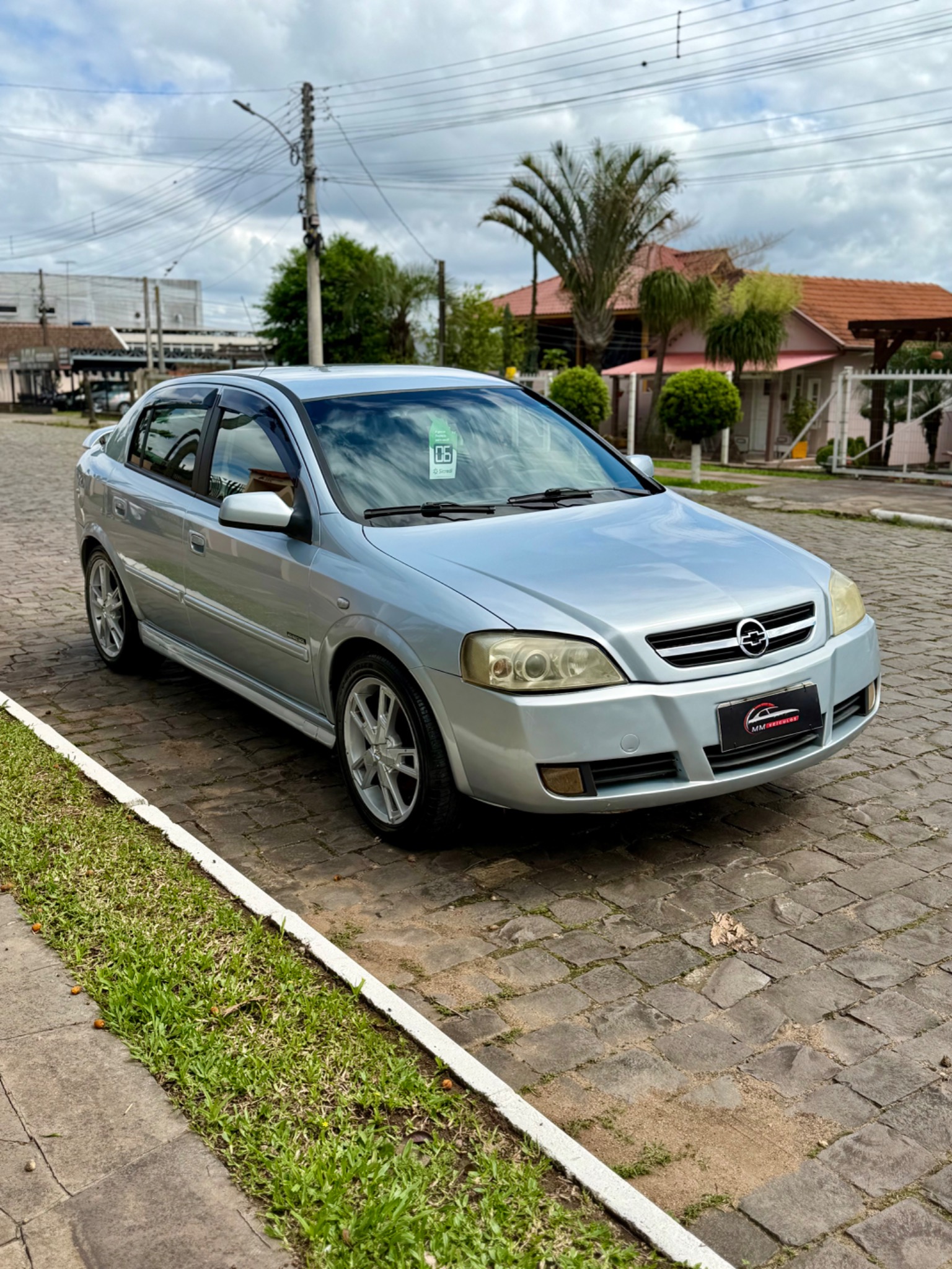 Chevrolet Astra 2.0 2006 prata, visto pela diagonal dianteira esquerda